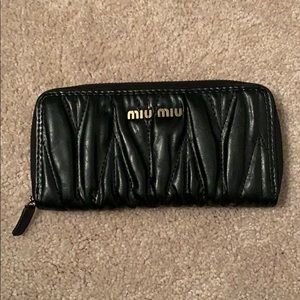 MIU MIU Black Leather Round Zipper Long Wallet